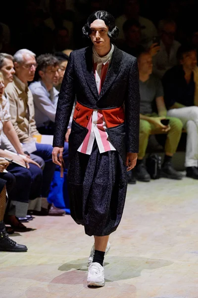 Look 15